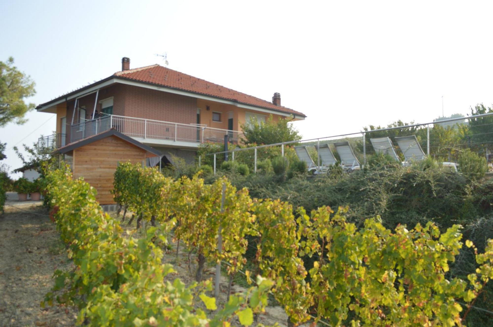 Il Volo, Piscina E Wellness Holiday home Castiglione Tinella