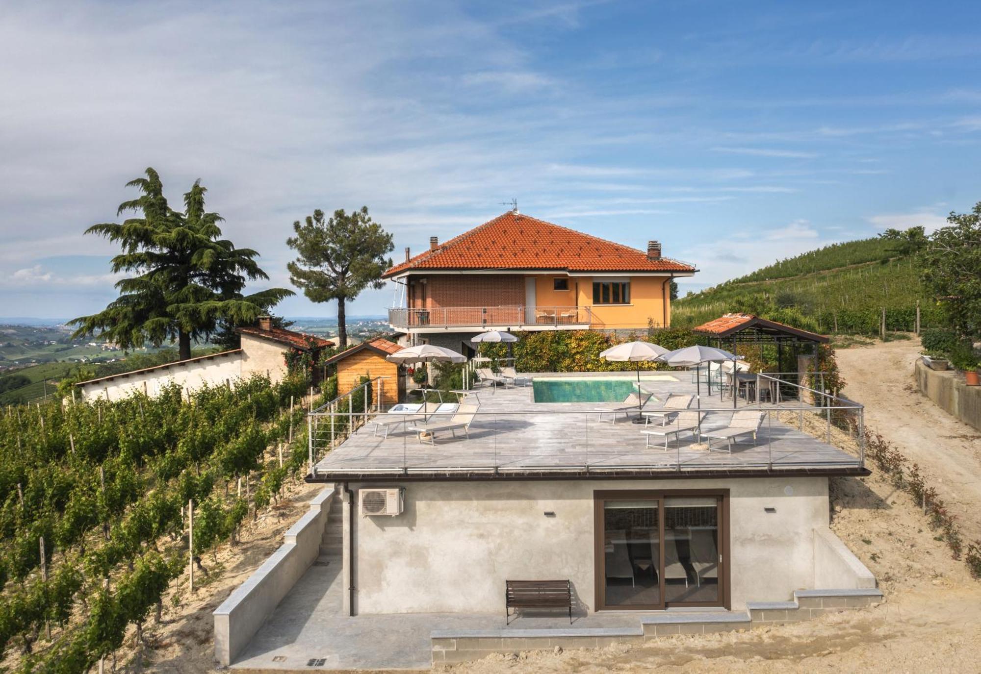 Il Volo, Piscina E Wellness Castiglione Tinella